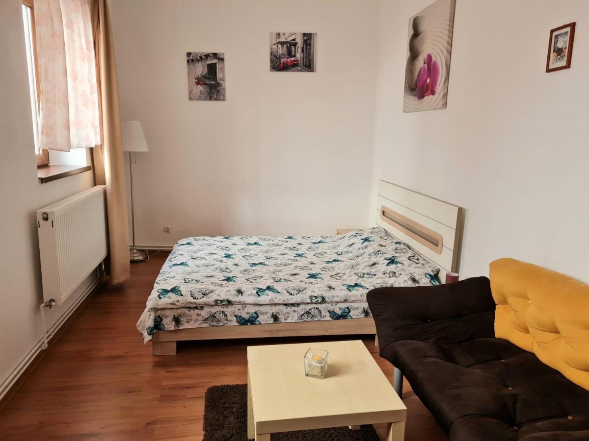 Apartamento Ava Republique Braşov Exterior foto